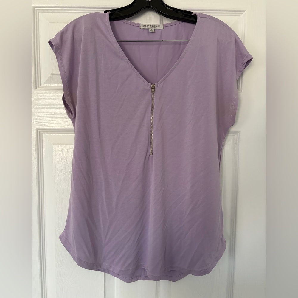 Green Envelope Lavender Short Sleeve Top with Zipper